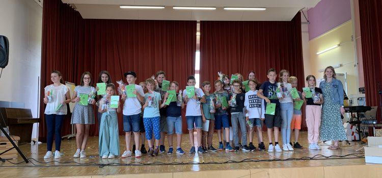 21 Viertklässler an der Grundschule Egenhausen feierlich verabschiedet