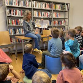 Zweitklässler besuchen Bücherei
