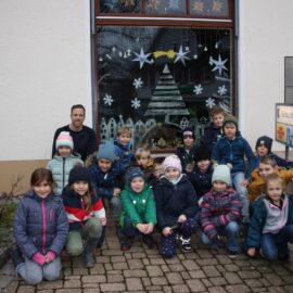 Kl. 2 – Weihnachtsfenster gestalten Kl. 2 – Weihnachtsfenster gestalten