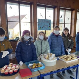 Kuchenverkauf der 4a zugunsten der Erdbebenopfer in Syrien und in der Türkei