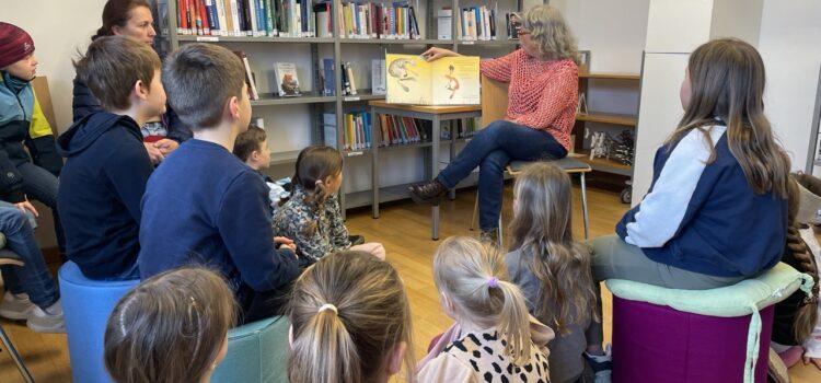 Büchereibesuch der Klasse 2 Büchereibesuch der Klasse 2