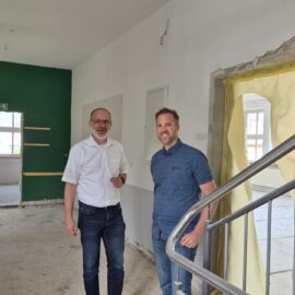 Besuch des Leitenden Schulamtsdirektors in der Interimsschule der Grundschule Egenhausen