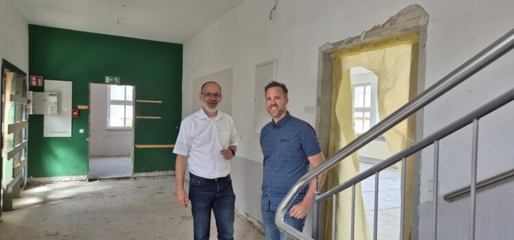 Besuch des Leitenden Schulamtsdirektors in der Interimsschule der Grundschule Egenhausen